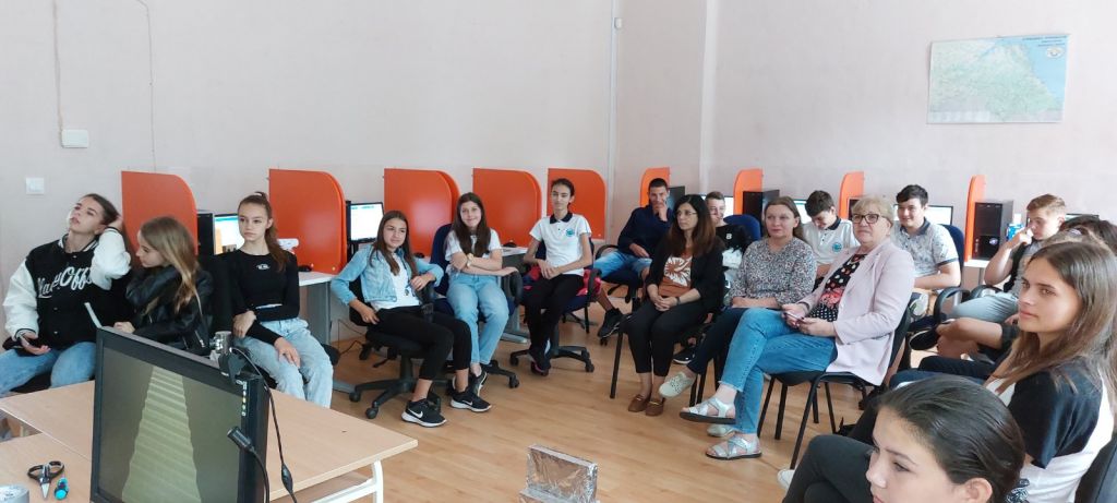 "В света на изкуствения интелект" - СУ Никола Йонков Вапцаров - Царево