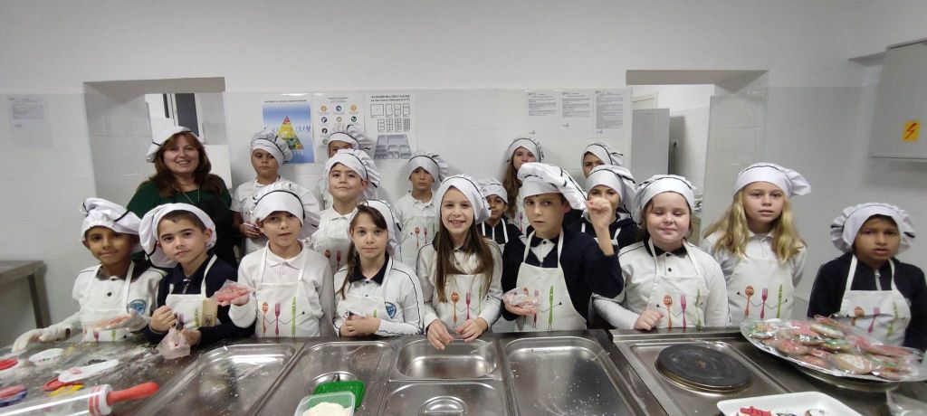 Подготовка за Коледен базар - СУ Никола Йонков Вапцаров - Царево