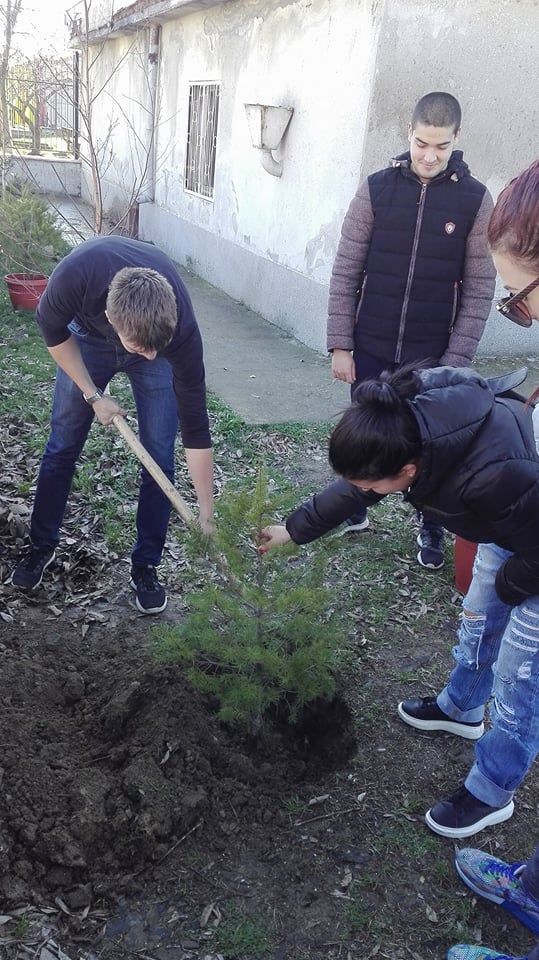 Да дарим живот на дърветата - СУ Никола Йонков Вапцаров - Царево